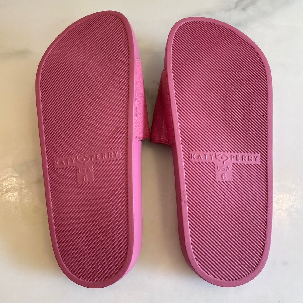 Katy Perry Shell Pool Slide in Pink, Size 6 - Picture 7 of 7